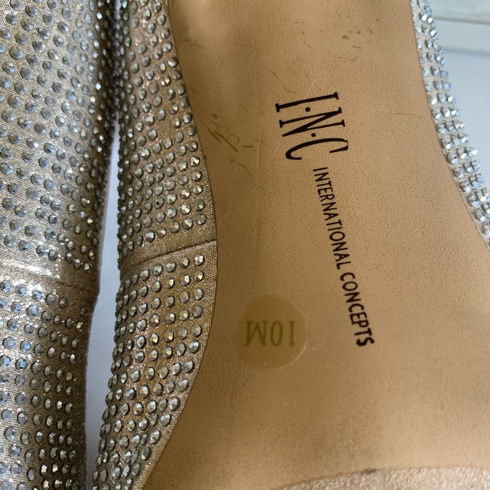I.N.C International Concepts Heels Shoes Gold Sparkles Heels Size 10. - Picture 5 of 9